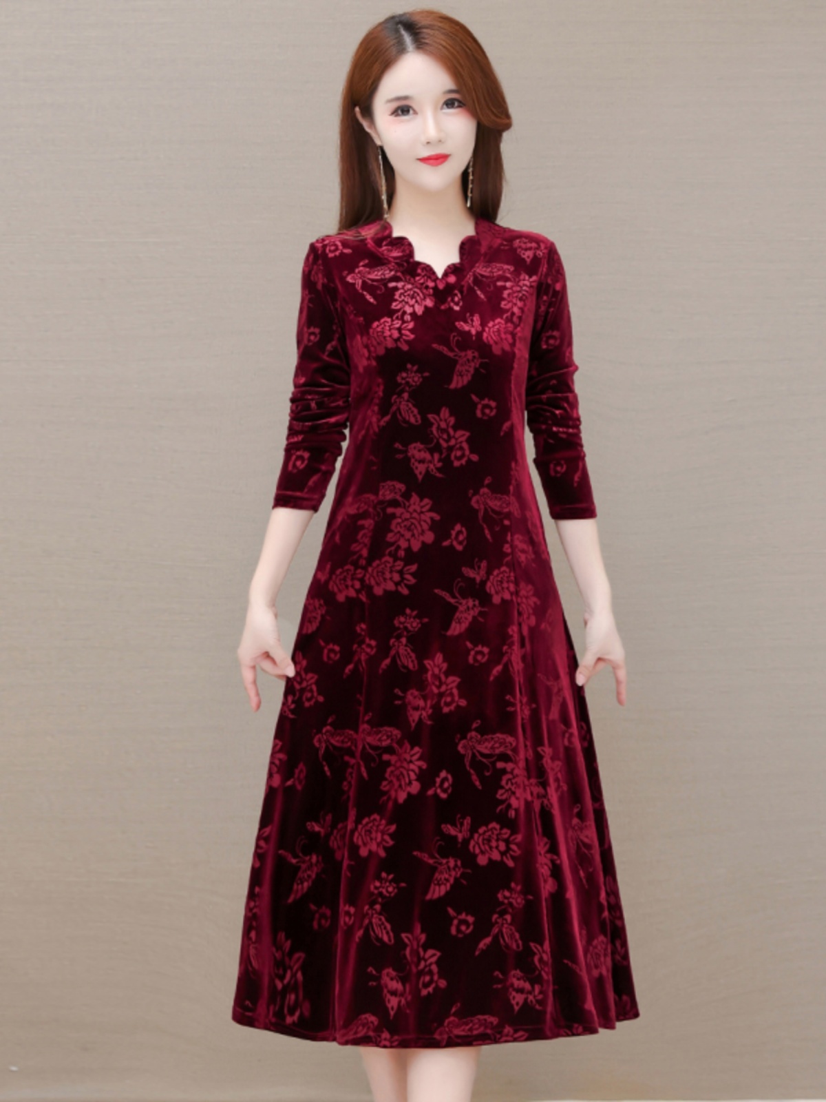 Women Fashion Over The Years - Zarif Kadife Elbise V Yaka Midi
